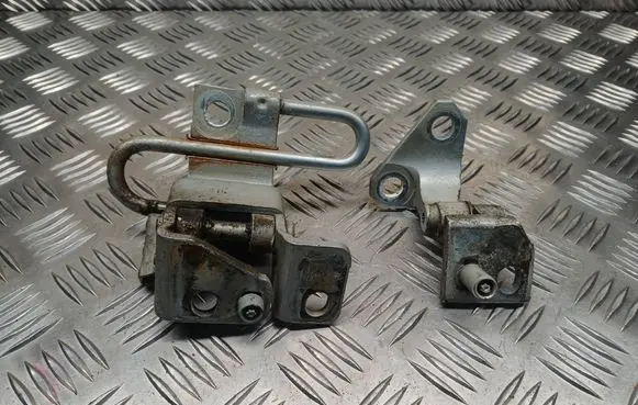 Volkswagen Golf V Front door hinge set 1K0831411J 1K0831401G