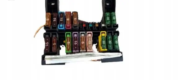 Mercedes-Benz E W211 Fuse box set 1394328-1c