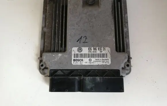 Volkswagen Touran I Engine control unit/module 03G906016EH 0281011786