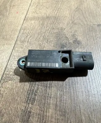 Mercedes-Benz E W211 Airbag deployment crash/impact sensor A0028202726 C25571203A4 A20272650