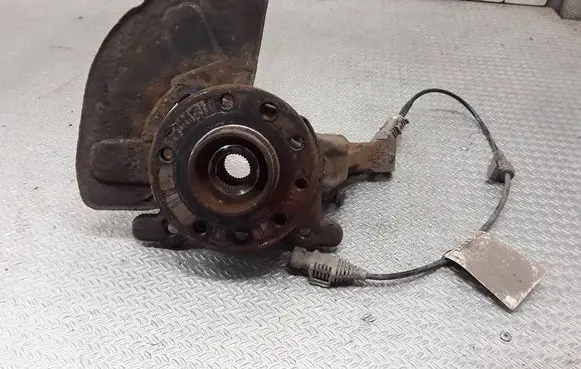 Opel Zafira B Front wheel hub spindle knuckle 