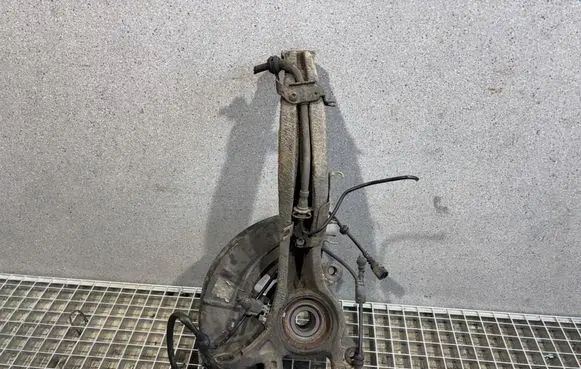 Audi Q7 4L Front wheel hub spindle knuckle 7L0407257A