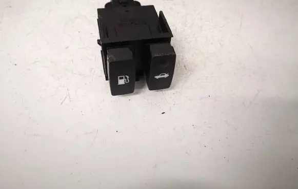 Lexus IS 220D-250-350 Fuel tank opening switch 15A990
