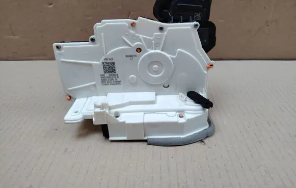 Volkswagen ID.7 Rear door lock 4N0839015B