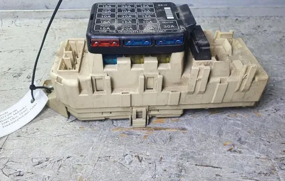 Mazda 323 F Fuse module B456B