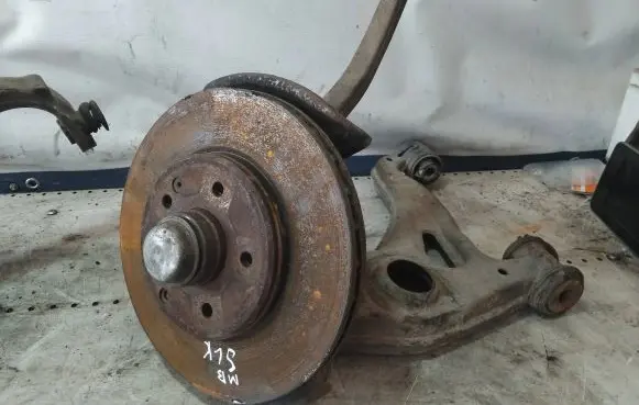 Mercedes-Benz SLK R170 Front wheel hub spindle knuckle