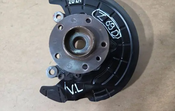 Fiat 500X Front wheel hub spindle knuckle Z690
