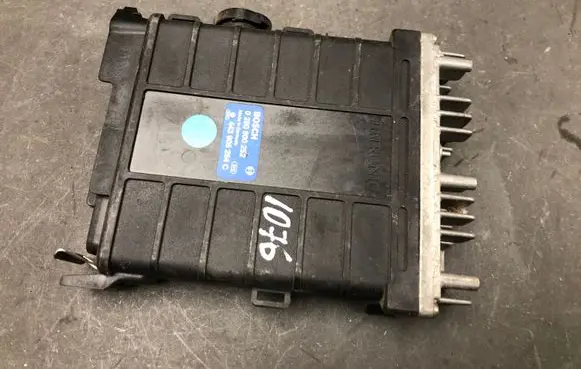 Volkswagen Golf II Engine control unit/module 443906264C 0280800252