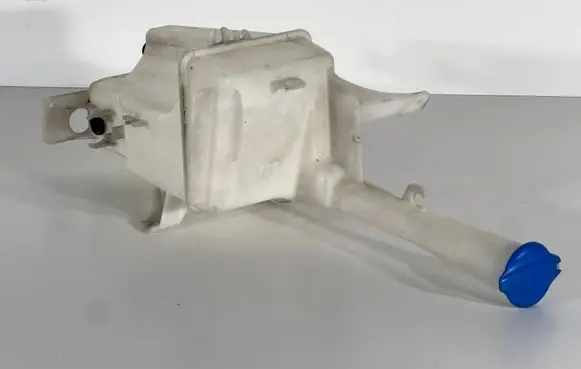 KIA Carens III Windshield washer fluid reservoir/tank 98610A4000 98610A4100