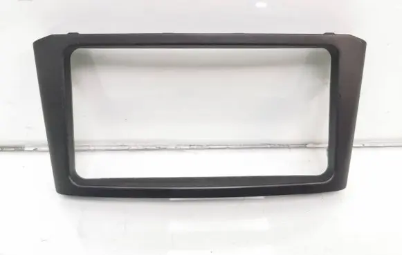 Toyota Avensis T250 Radio/GPS head unit trim 8517