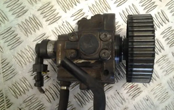 Opel Astra H Fuel injection high pressure pump 0445010155
