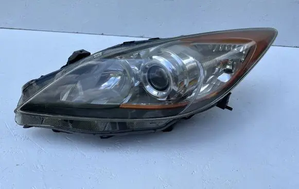 Mazda 3 II Headlight/headlamp
