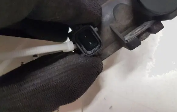 Toyota RAV 4 (XA30) Vacuum valve 258190R011