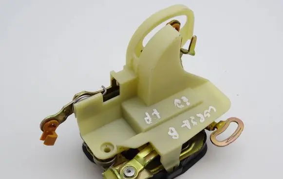 Opel Corsa B Front door lock 90452374