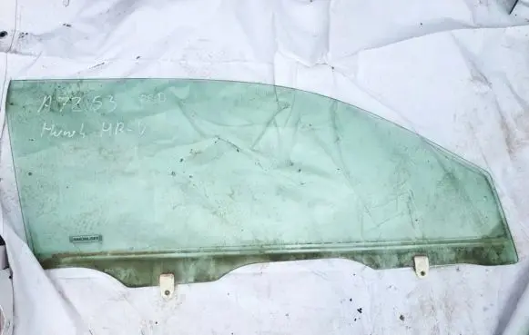 Honda HR-V Front door window glass four-door