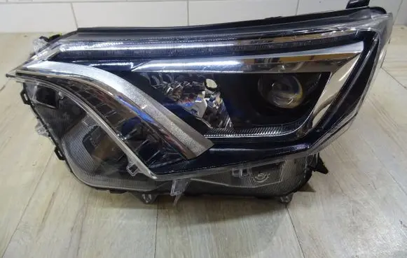 Toyota RAV 4 (XA40) Headlight/headlamp HD12