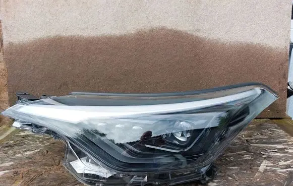 Toyota C-HR I Headlight/headlamp