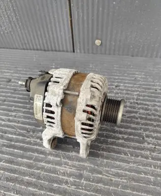 Renault Clio V Generator/alternator 231009933R