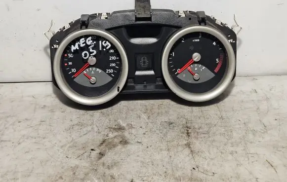 Renault Megane II Speedometer (instrument cluster) 8200399695