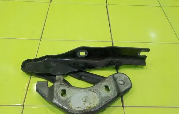 Audi A1 Engine bonnet/hood hinges PRZOD