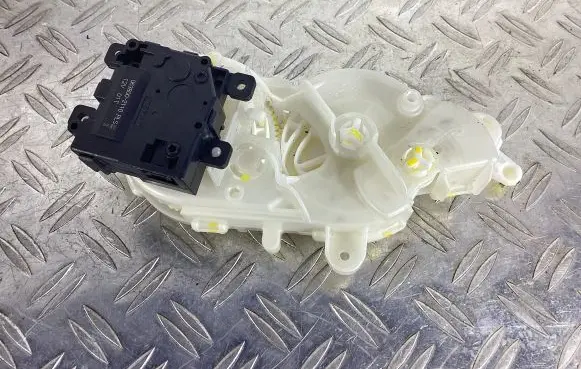Lexus RC Air flap motor/actuator 0638002110