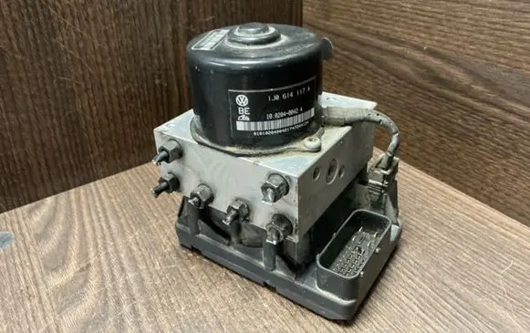 Volkswagen Polo III 6N 6N2 6NF ABS Pump 1J0907379 1J0614117
