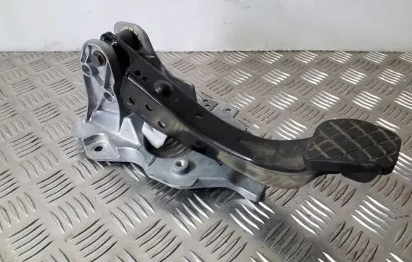 Volkswagen Touran II Brake pedal 1T2721057L