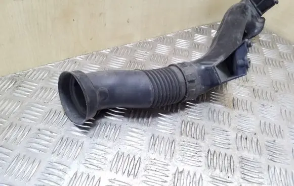 Opel Zafira B Air intake hose/pipe 90531007 F531007 55351756