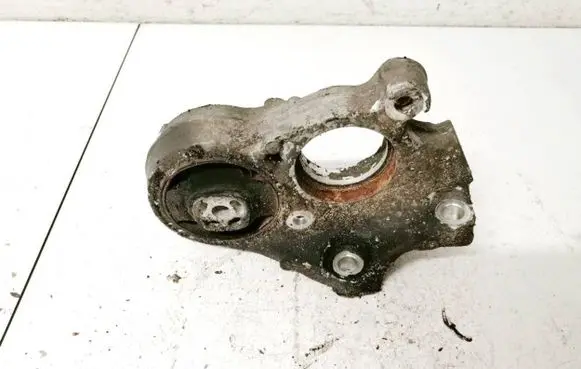 Engine mount bracket