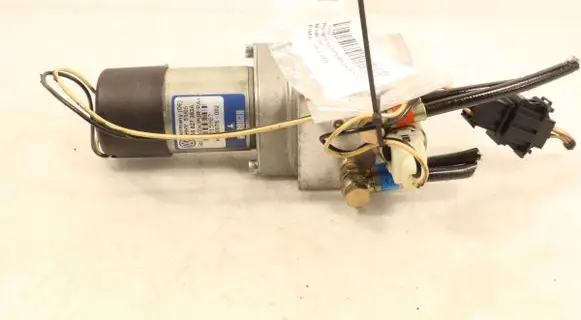 Volkswagen Phaeton Tailgate hydraulic pump motor 3D5827383A