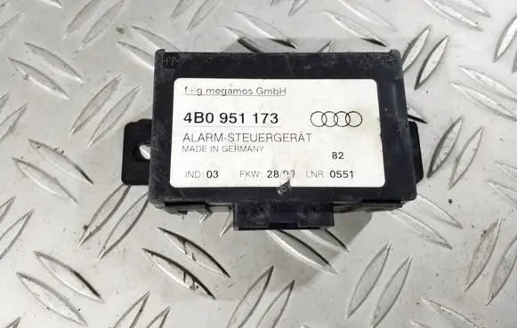 Audi A6 S6 C5 4B Alarm control unit/module 4B0951173 748010101 0551
