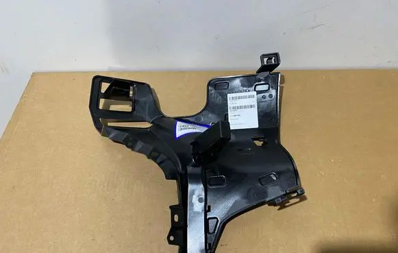 Volvo XC40 Front bumper mounting bracket 32136092