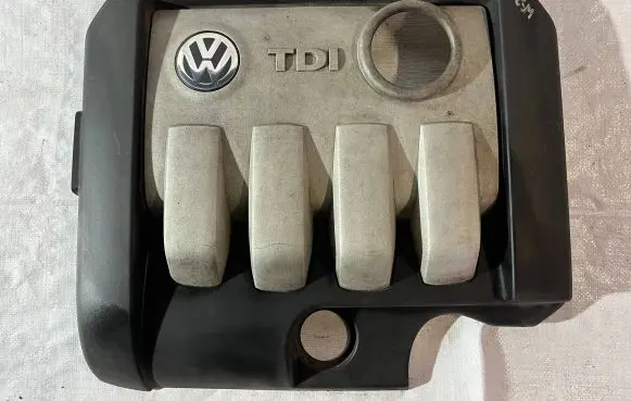 Volkswagen Touran I Engine cover (trim) 03G103925AN 03G103925