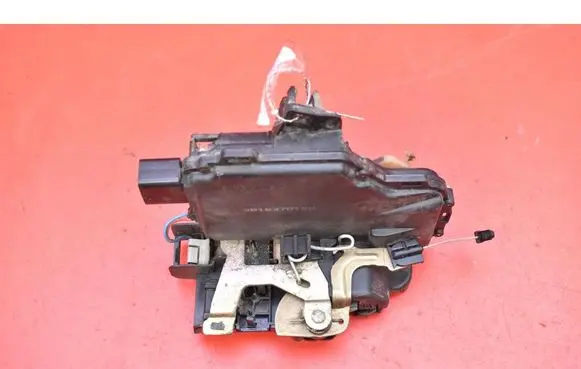 Skoda Octavia Mk1 (1U) Front door lock C3B1837015A