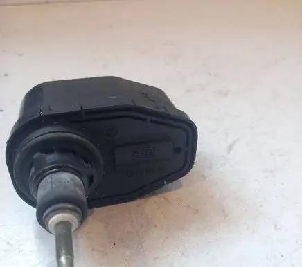 Volkswagen PASSAT B3 Headlight level adjustment motor 321941295 00437500