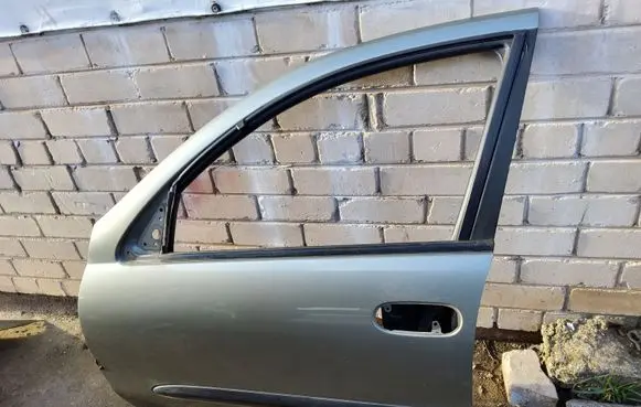 Nissan Almera N16 Front door