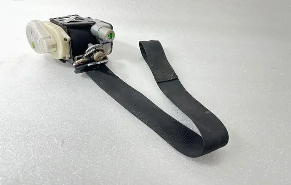 Mercedes-Benz CLK A209 C209 Front seatbelt 6082701003