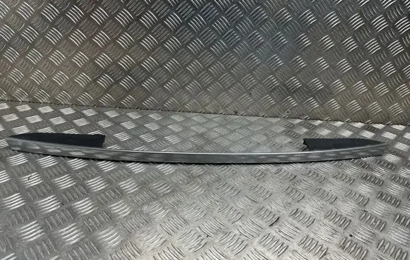 Tailgate trim