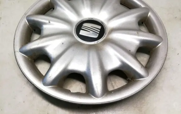 Seat Toledo II (1M) R15 wheel hub/cap/trim 1M0601147B 1M0601147F