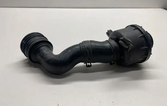 Volkswagen Golf V Intake resonator 1K0145946A