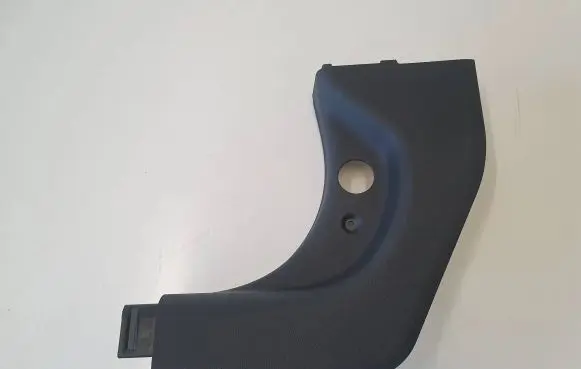 Foot area side trim