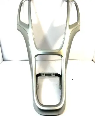 Opel Astra J Radio/GPS head unit trim 13257562