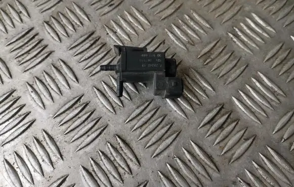 Volvo S60 Turbo solenoid valve 30611668 72224010