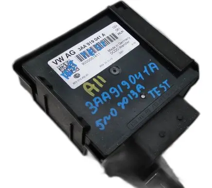 Volkswagen Tiguan Trunk lid opening control unit 3AA919041A
