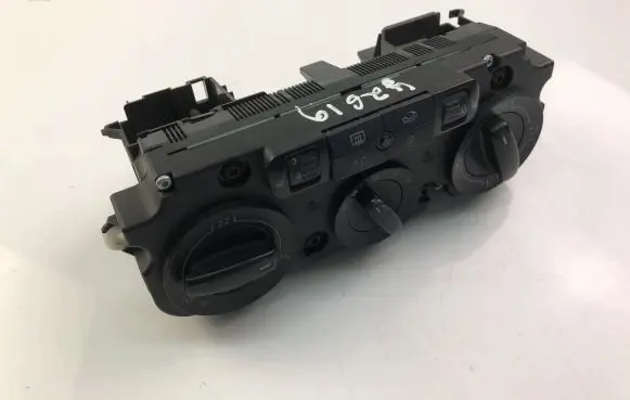 Volkswagen Golf V Interior fan control switch 53701