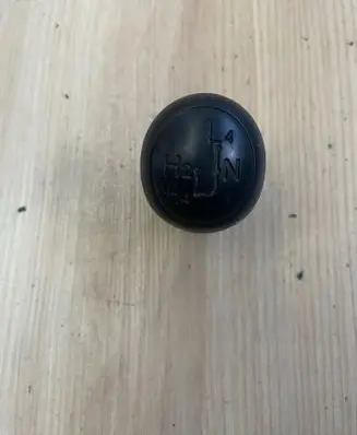 Toyota Hilux (AN10, AN20, AN30) Gear lever shifter trim leather/knob