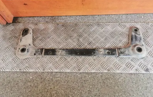 Renault Clio IV Radiator mount bracket 8200537434