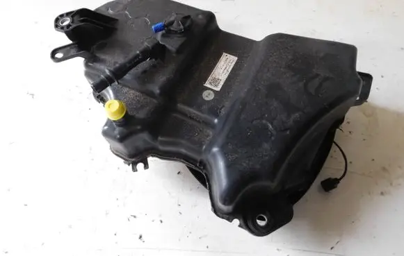Volkswagen Touran III AdBlue liquid reservoir 