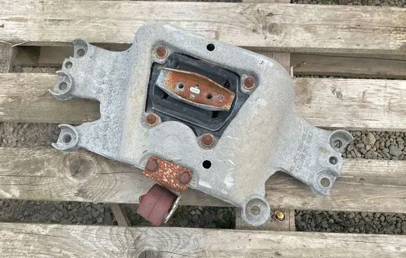 Audi A6 S6 C6 4F Gearbox mounting bracket 4F0399262K