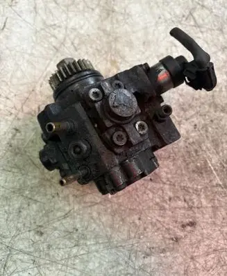 Renault Master III Fuel injection high pressure pump H8200912103